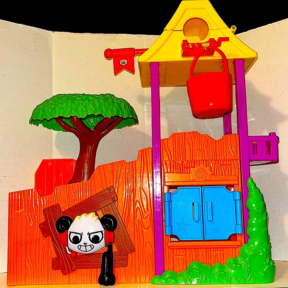 MYSTERY TREE HOUSE.  RYAN'S WORLD